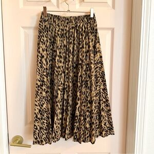 Leopard print pleated midi skirt